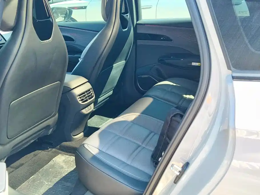Hongqi Hongqi EH7 — фото 11
