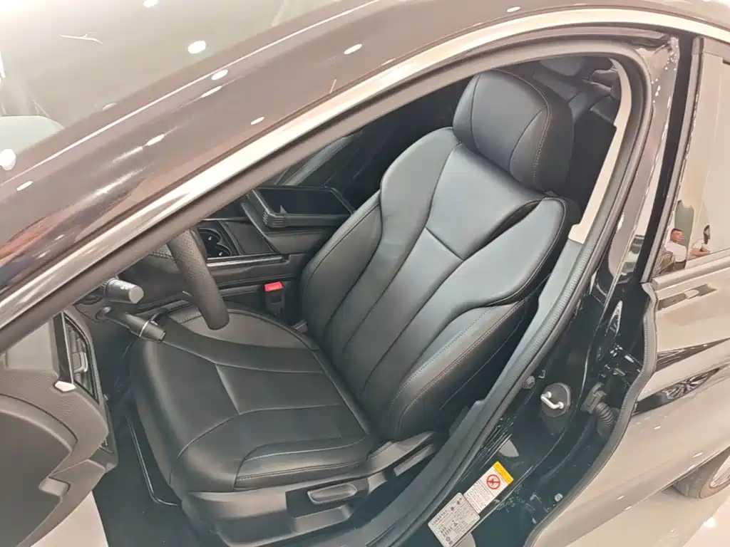 Hongqi Hongqi H5 — фото 15