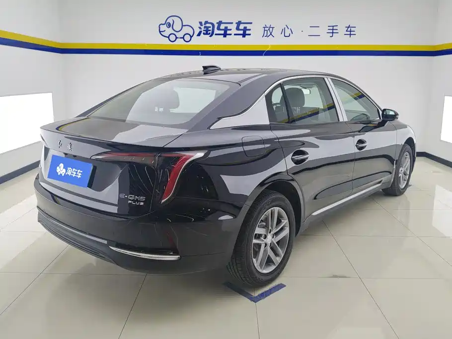 Hongqi Hongqi E-QM5 — фото 3