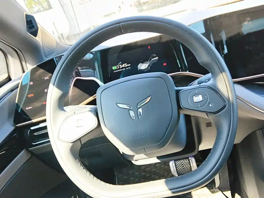 Hongqi Hongqi EH7 — фото 15