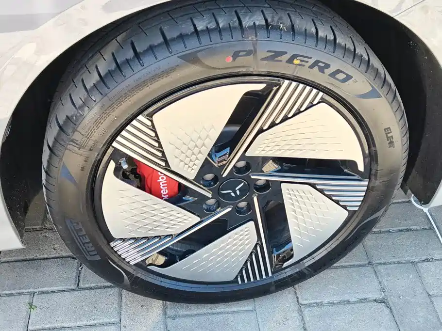 Hongqi Hongqi EH7 — фото 6