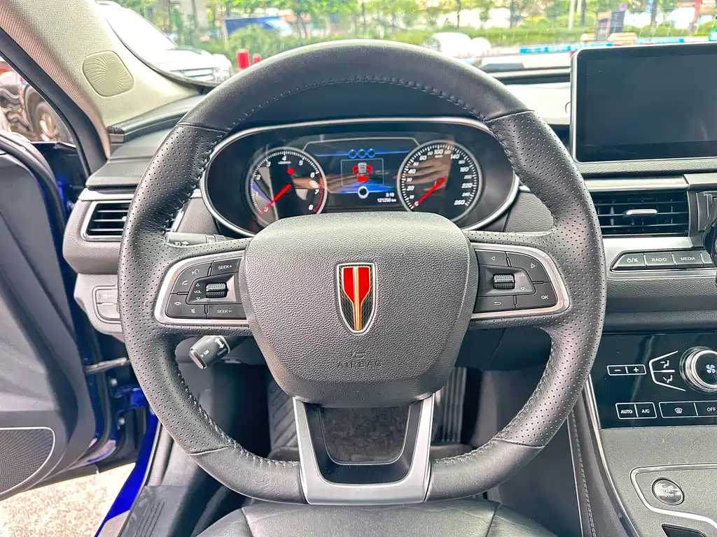 Hongqi Hongqi H5 — фото 15