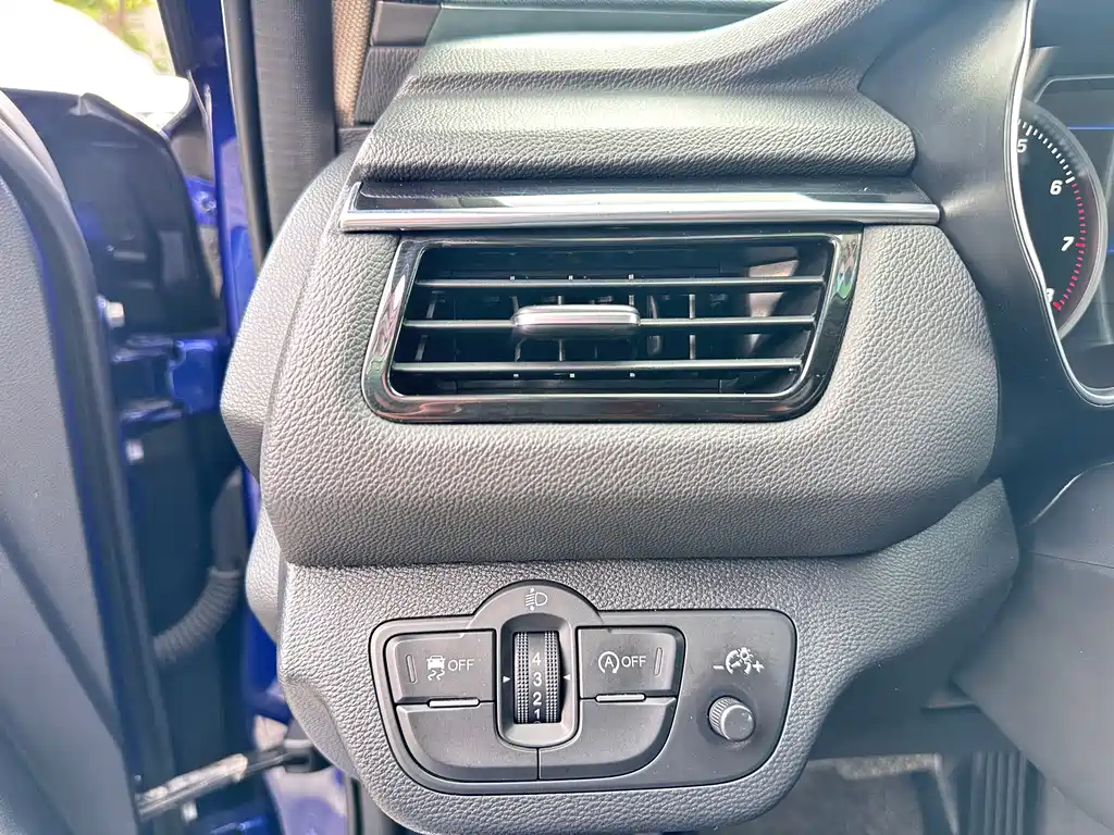Hongqi Hongqi H5 — фото 17