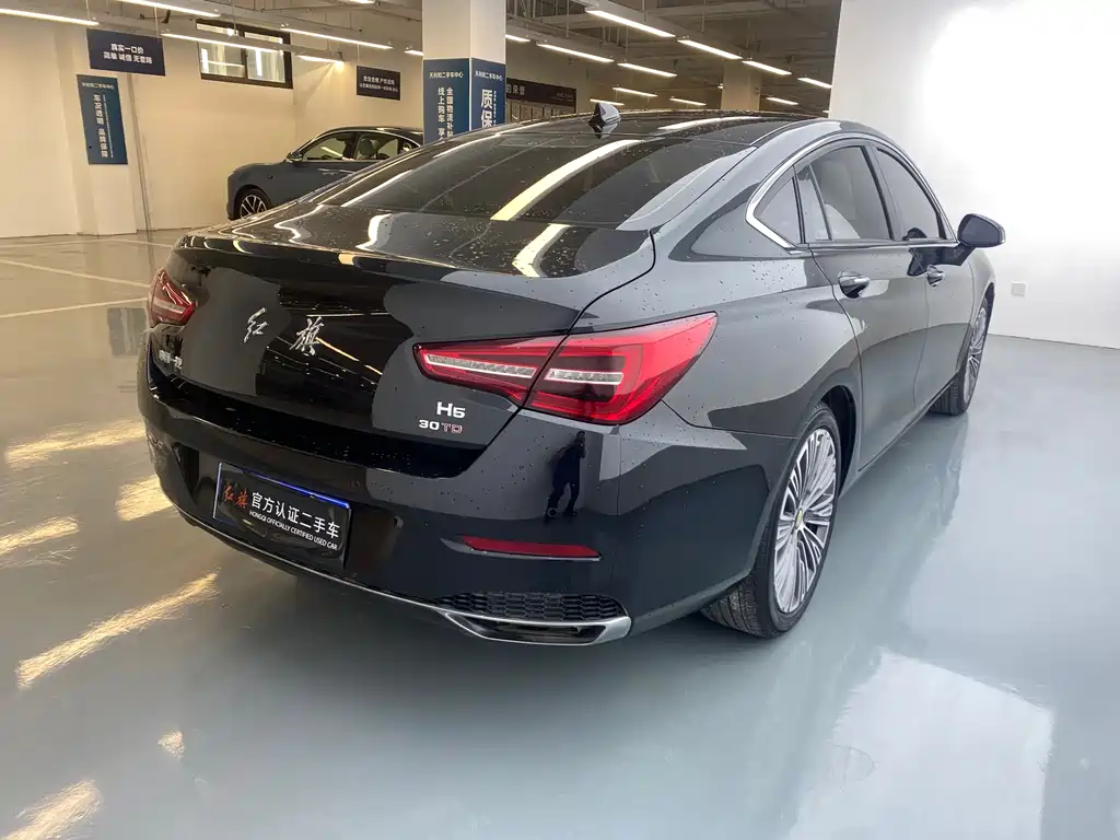 Hongqi Hongqi H5 — фото 17