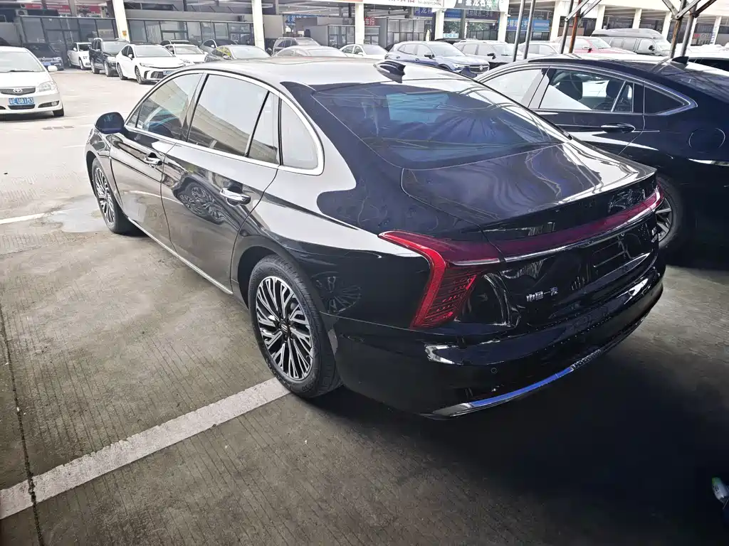 Hongqi Hongqi H5 — фото 15