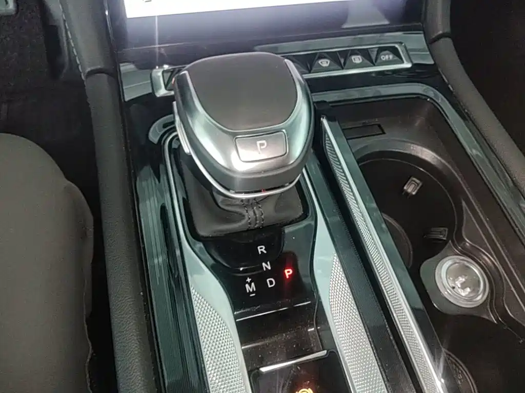 Hongqi Hongqi H5 — фото 19