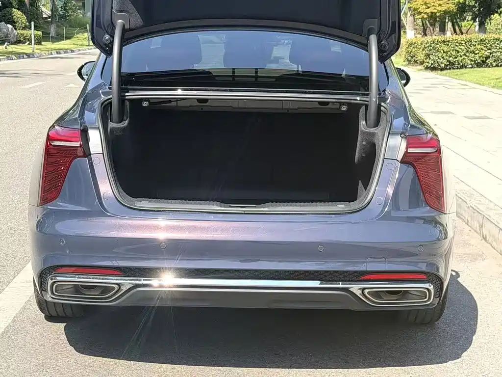 Hongqi Hongqi H5 — фото 11