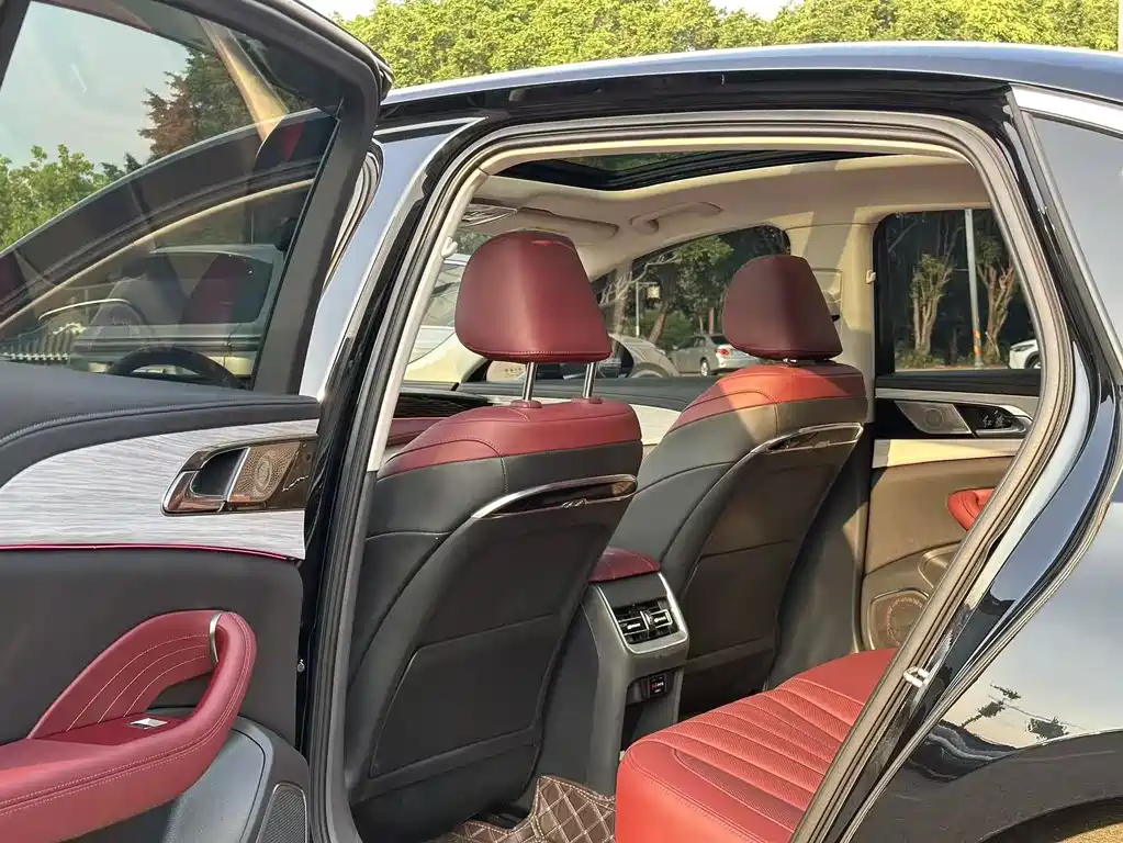 Hongqi Hongqi H5 — фото 14