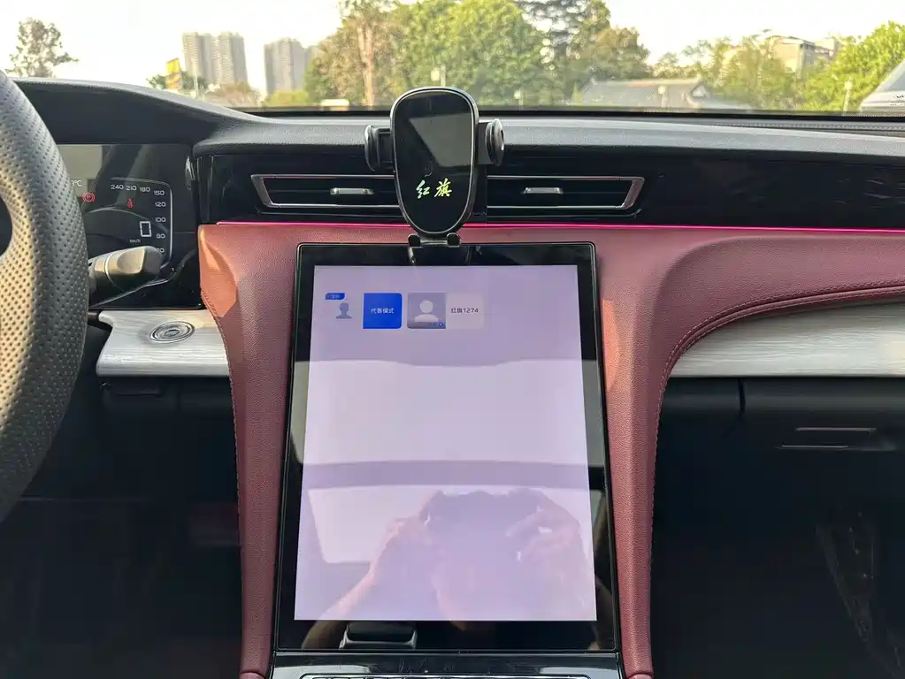Hongqi Hongqi H5 — фото 9