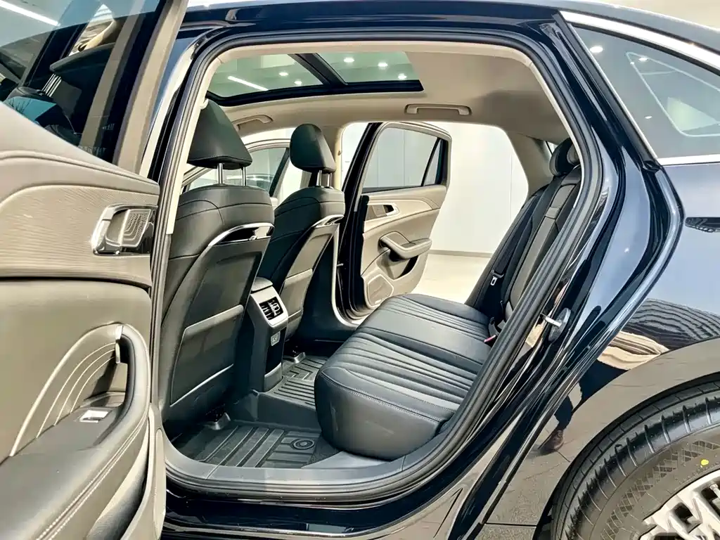 Hongqi Hongqi H5 — фото 10