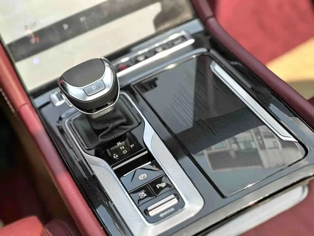 Hongqi Hongqi H5 — фото 11