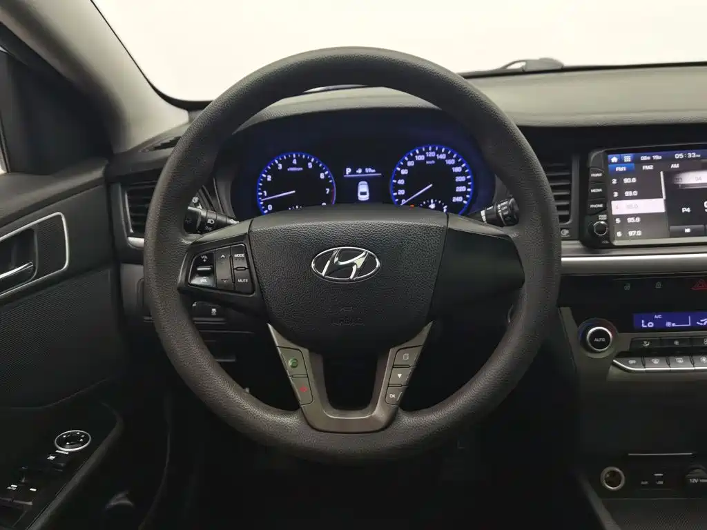 Hyundai Mistra — фото 11