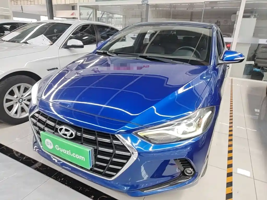 Hyundai Elantra — фото 2