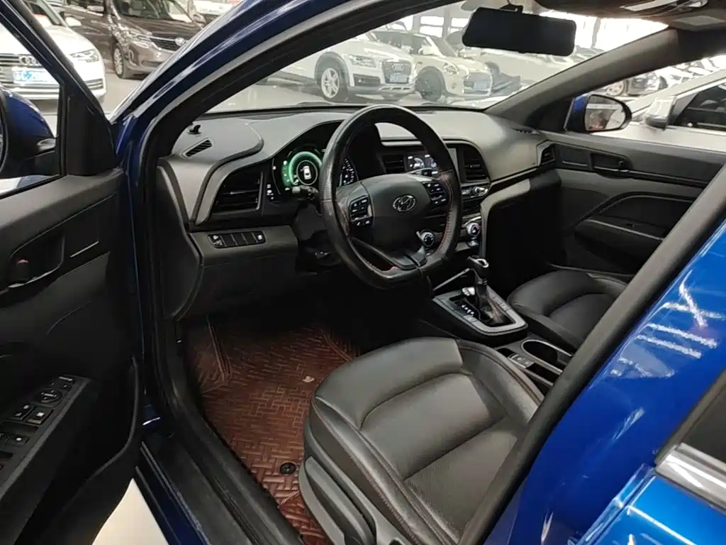 Hyundai Elantra — фото 15