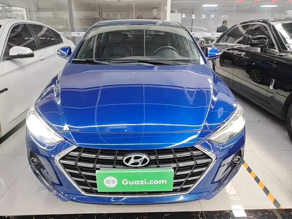 Hyundai Elantra — фото 3