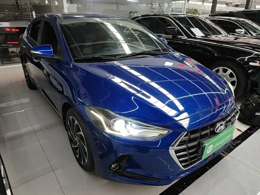 Hyundai Elantra — фото 4