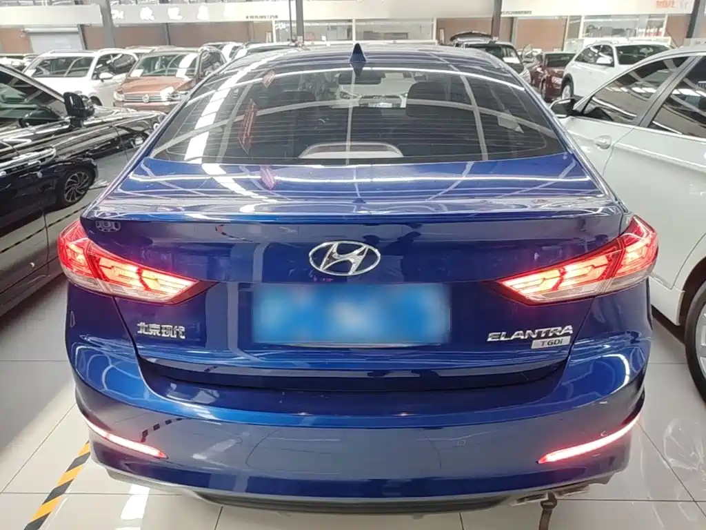 Hyundai Elantra — фото 6