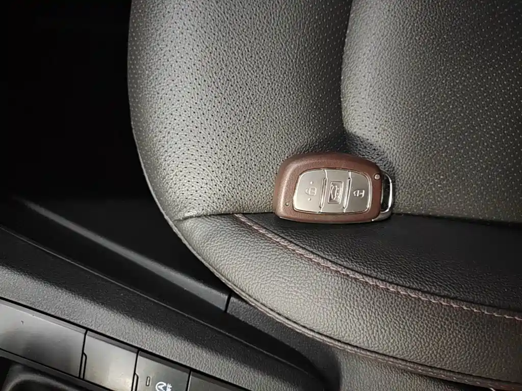 Hyundai Elantra — фото 9