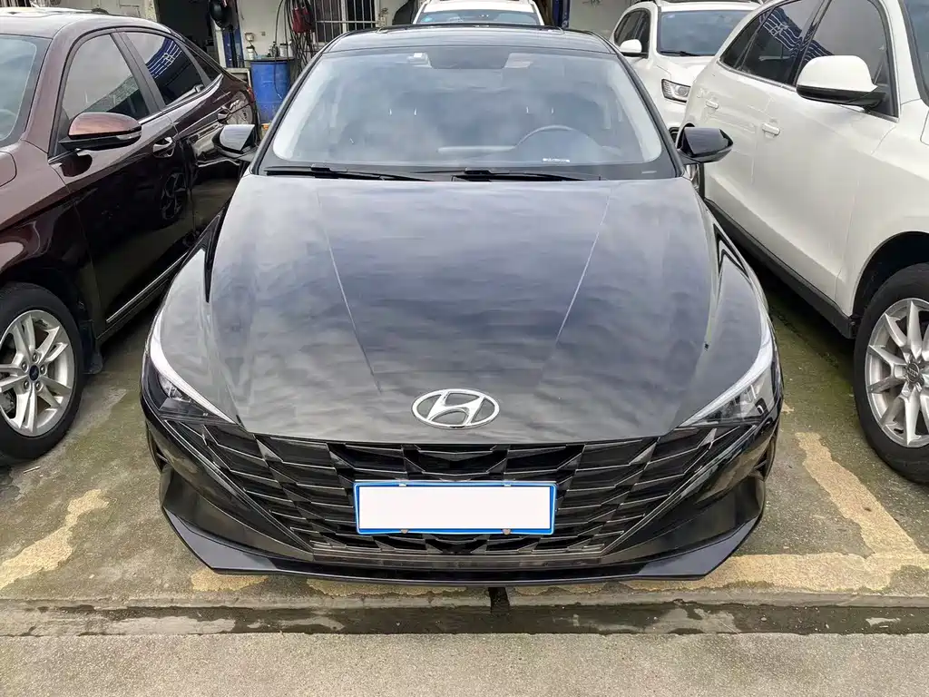 Hyundai Elantra — фото 2