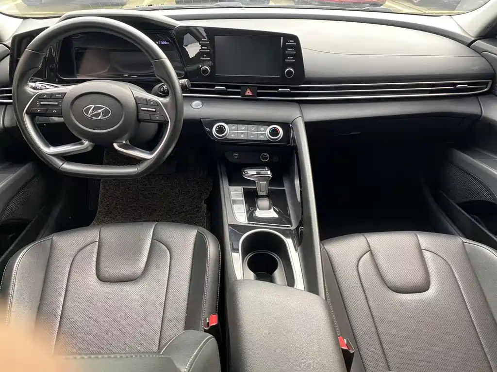 Hyundai Elantra — фото 14