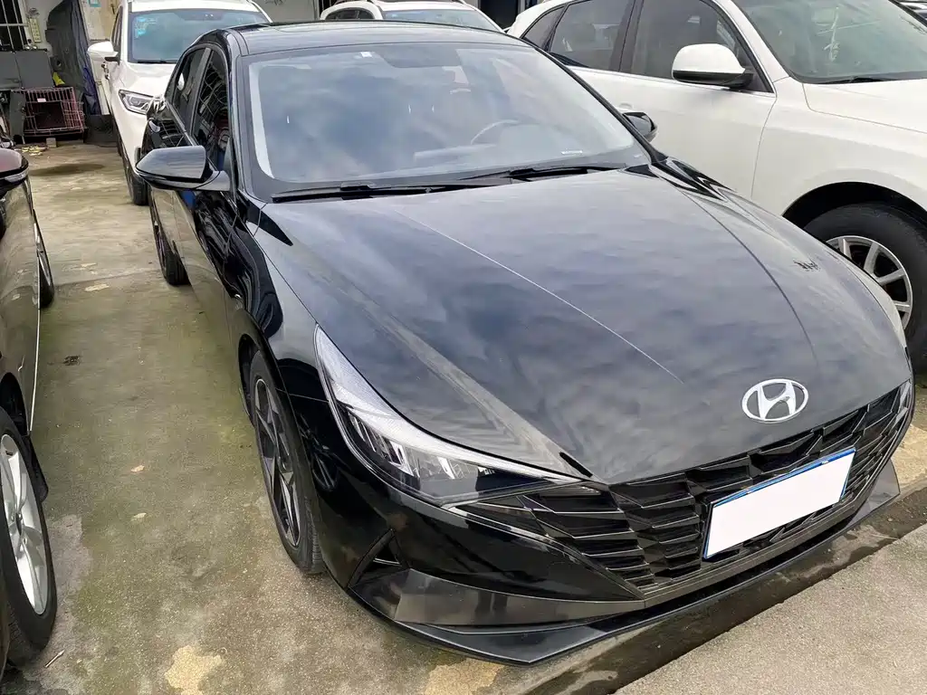 Hyundai Elantra — фото 3