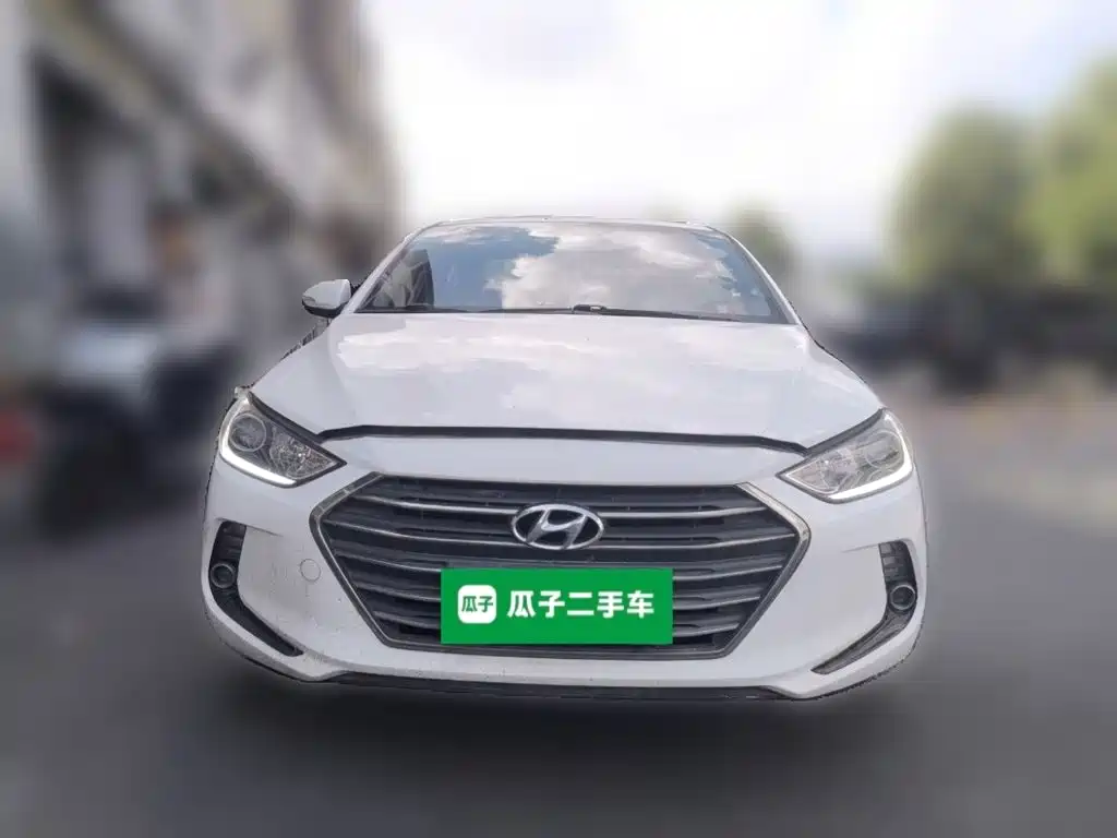 Hyundai Elantra — фото 2