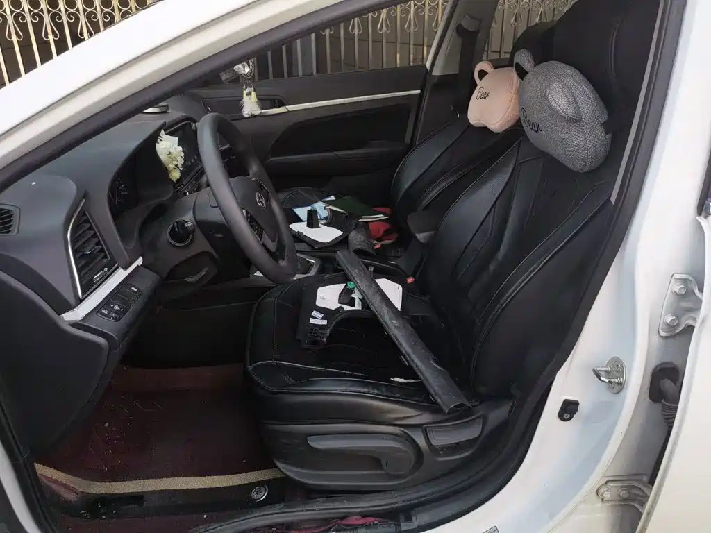 Hyundai Elantra — фото 11