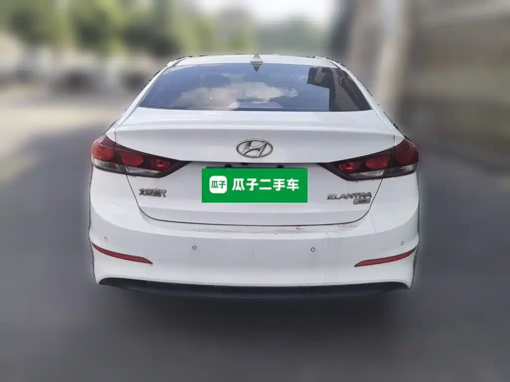 Hyundai Elantra — фото 3