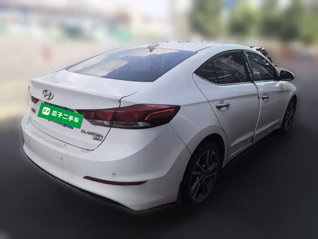 Hyundai Elantra — фото 4