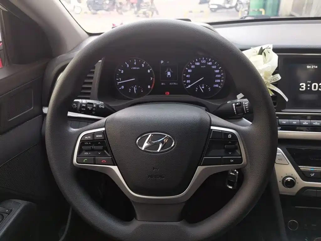Hyundai Elantra — фото 6