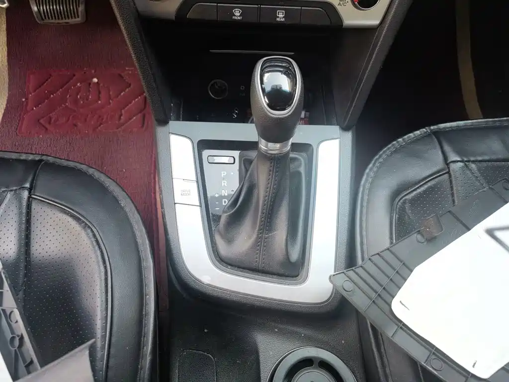 Hyundai Elantra — фото 10