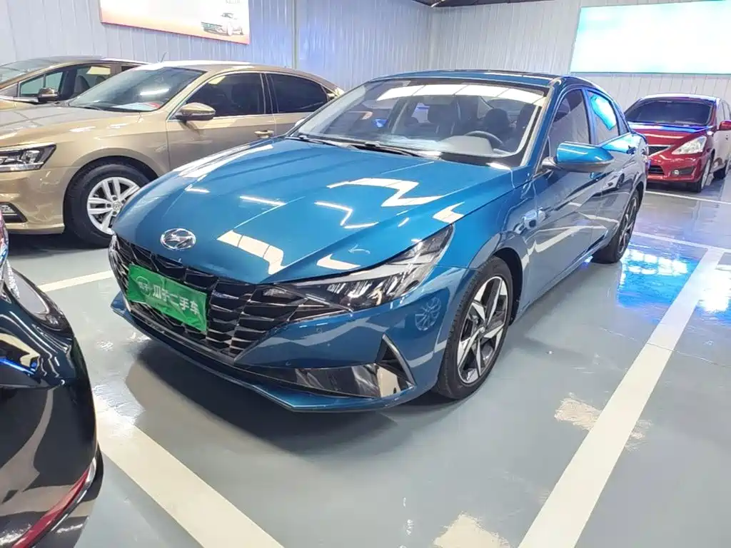 Hyundai Elantra — фото 2