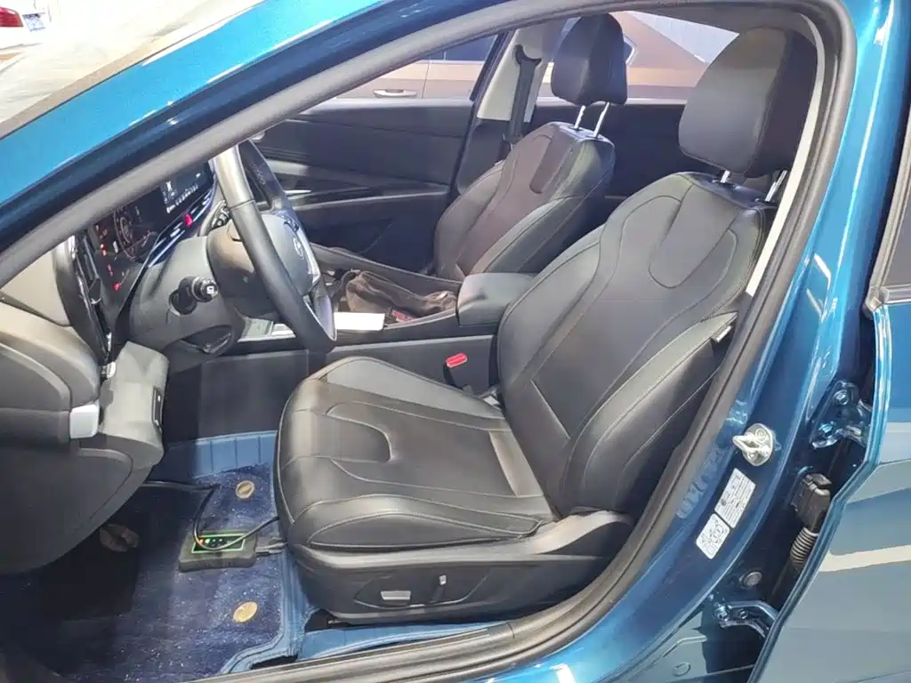 Hyundai Elantra — фото 15