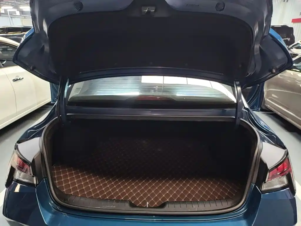 Hyundai Elantra — фото 19