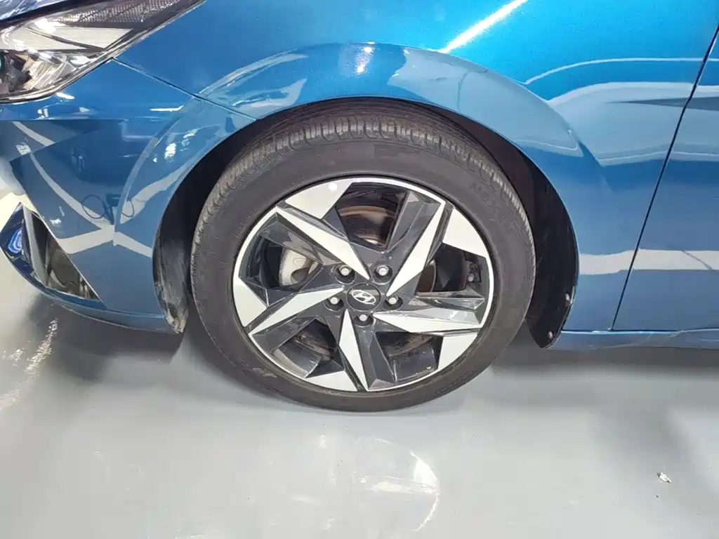 Hyundai Elantra — фото 23