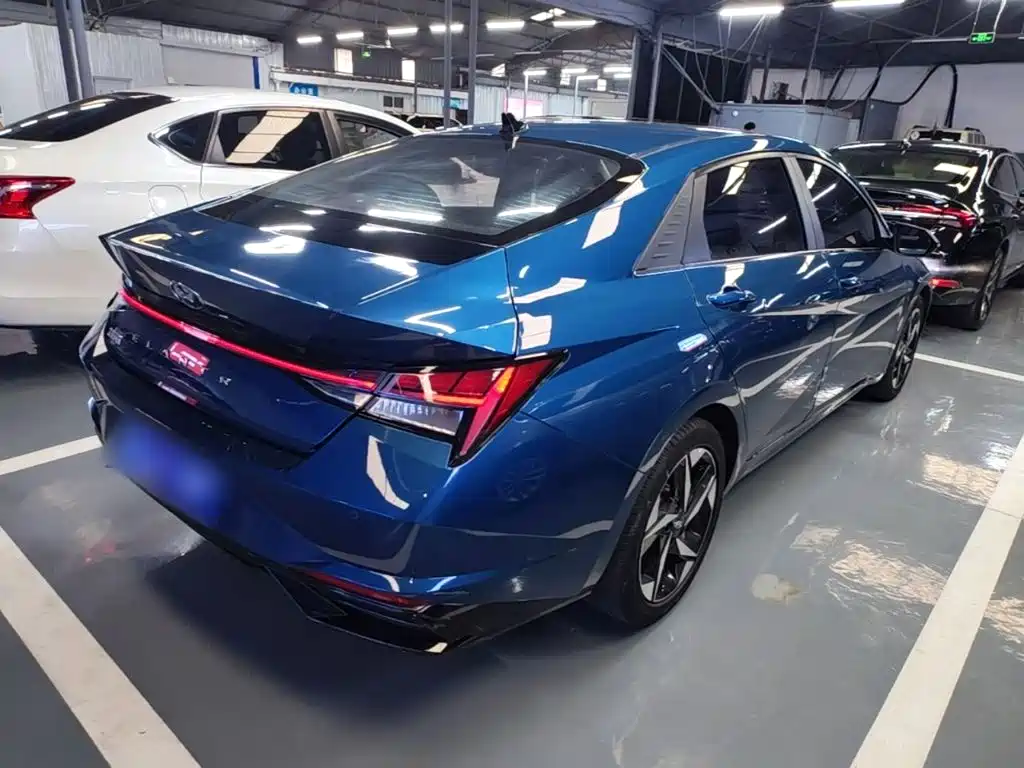 Hyundai Elantra — фото 7