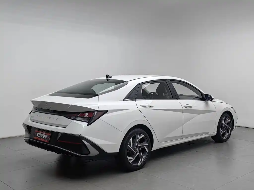 Hyundai Elantra — фото 2
