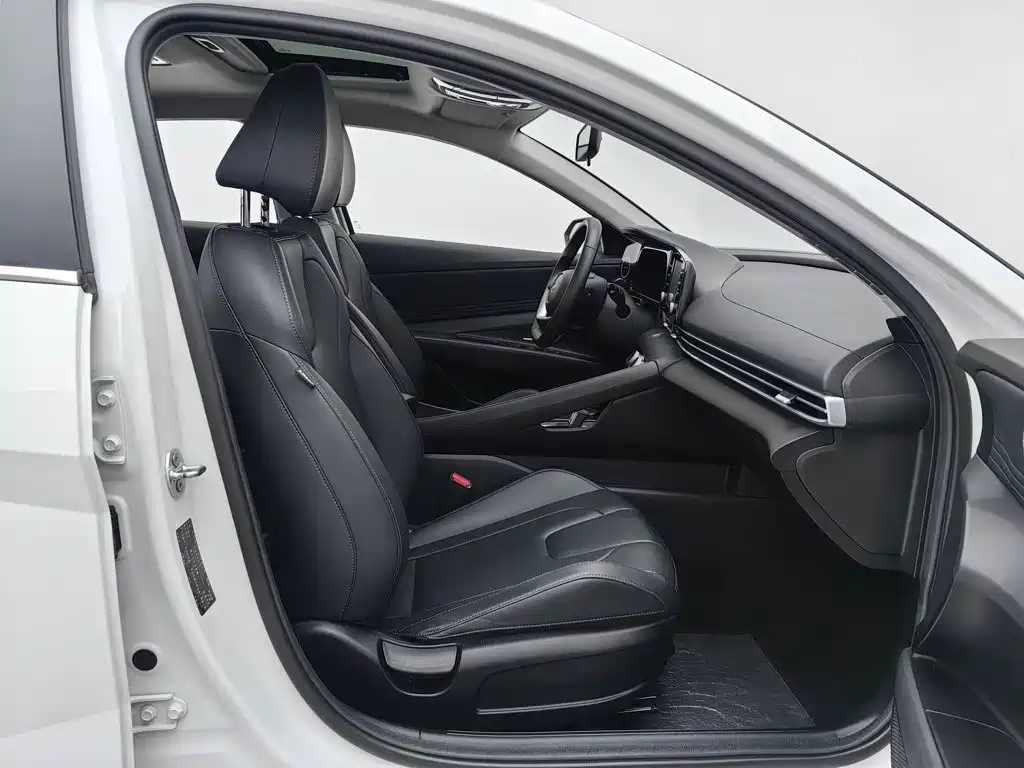 Hyundai Elantra — фото 23