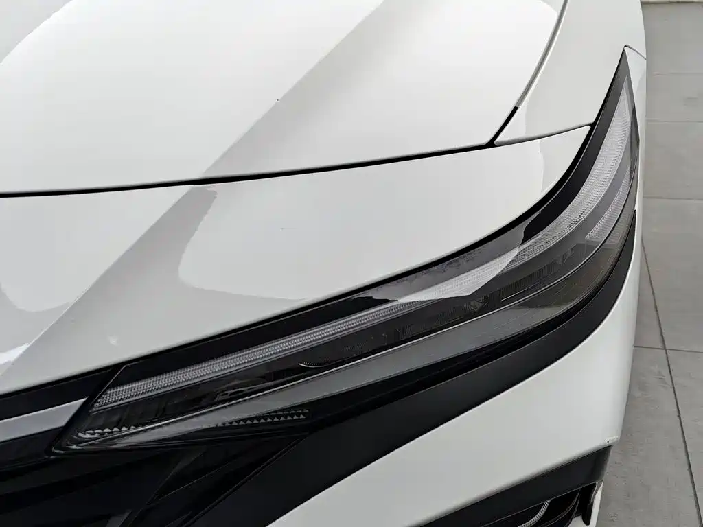 Hyundai Elantra — фото 7
