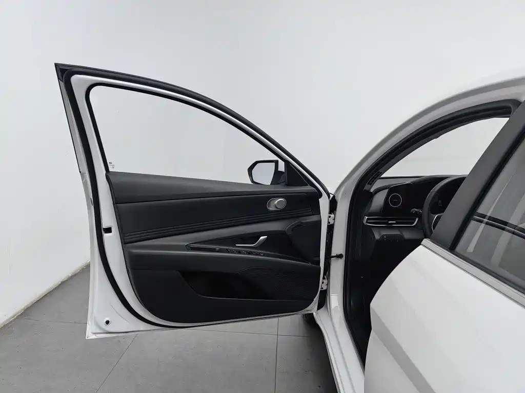 Hyundai Elantra — фото 8