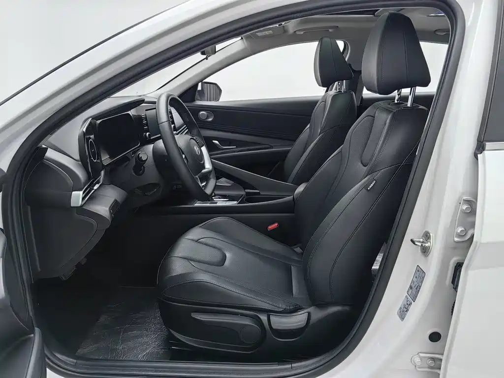 Hyundai Elantra — фото 10