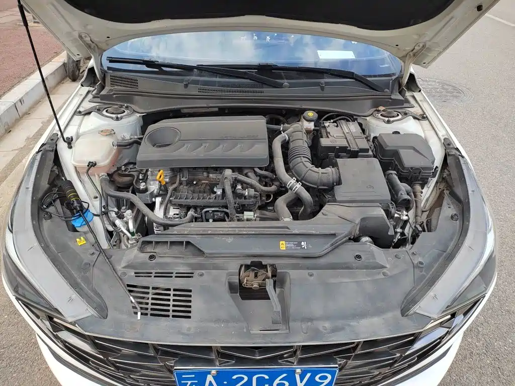 Hyundai Elantra — фото 11