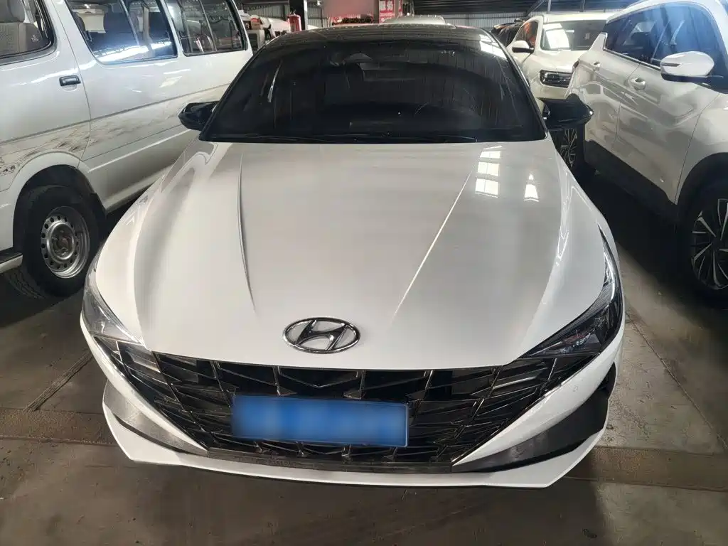 Hyundai Elantra — фото 14