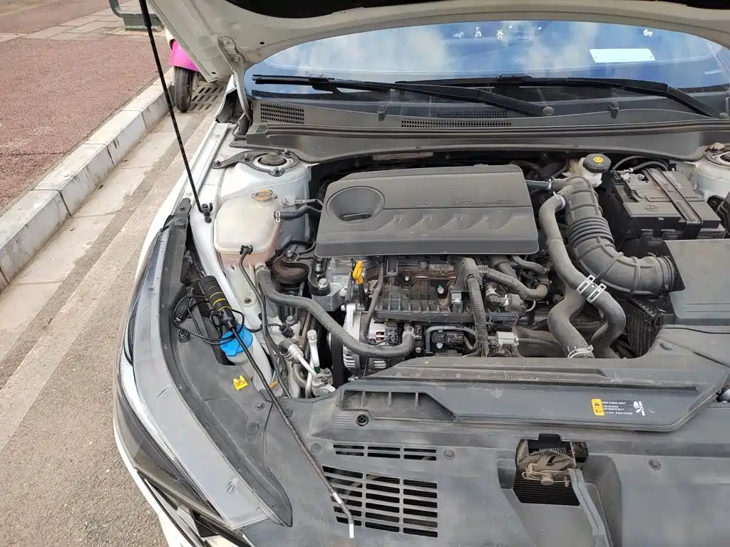 Hyundai Elantra — фото 18
