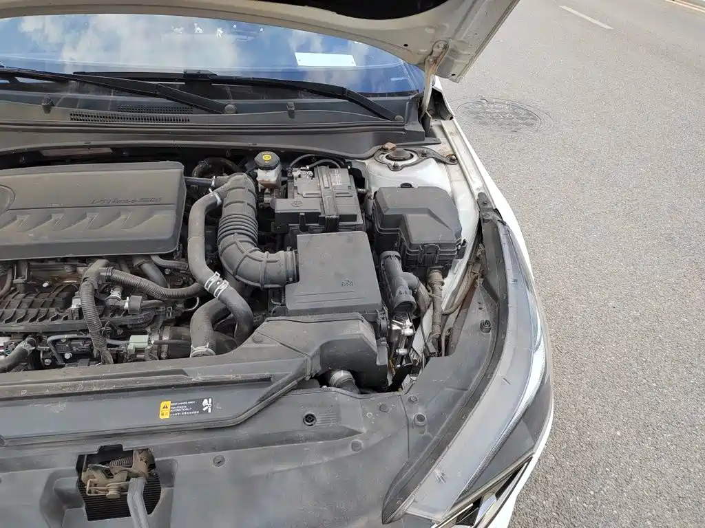 Hyundai Elantra — фото 19