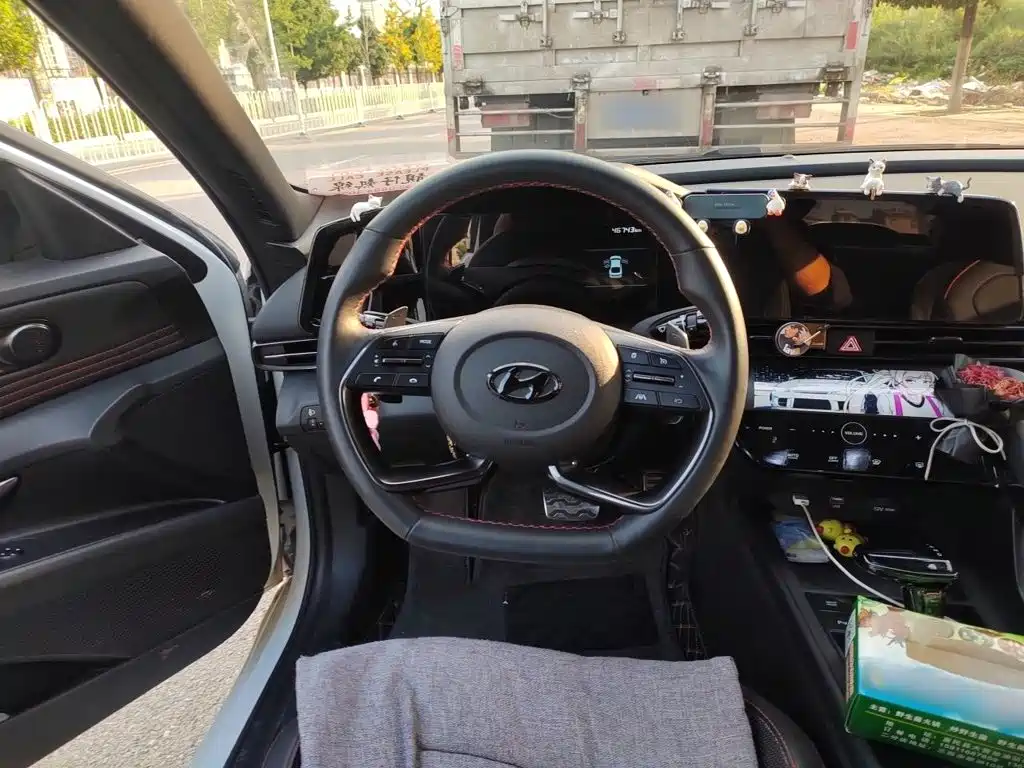 Hyundai Elantra — фото 3