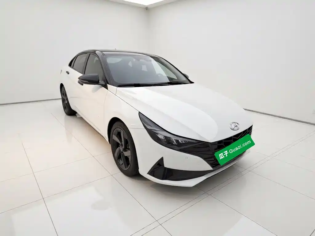 Hyundai Elantra — фото 22