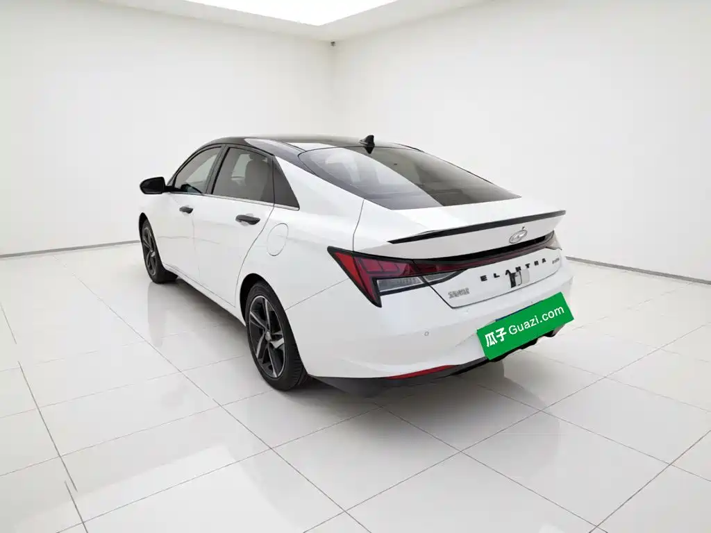 Hyundai Elantra — фото 23