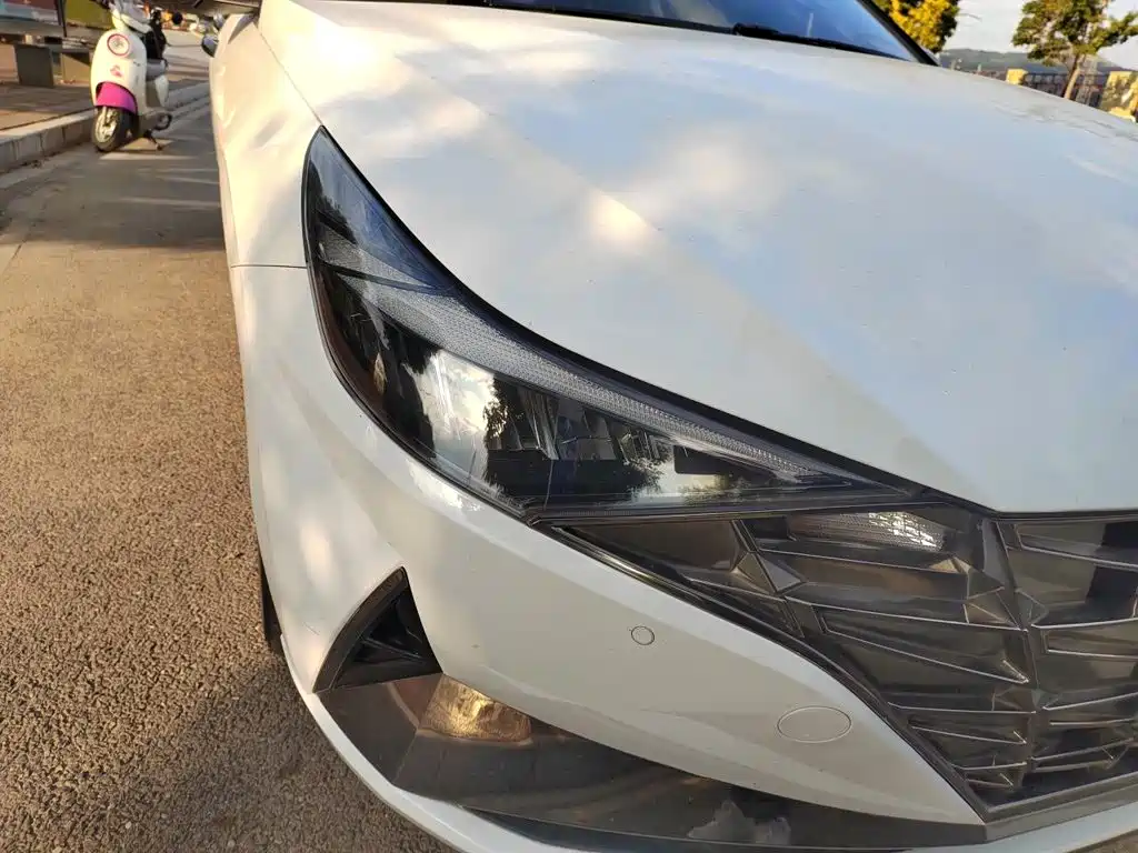 Hyundai Elantra — фото 24