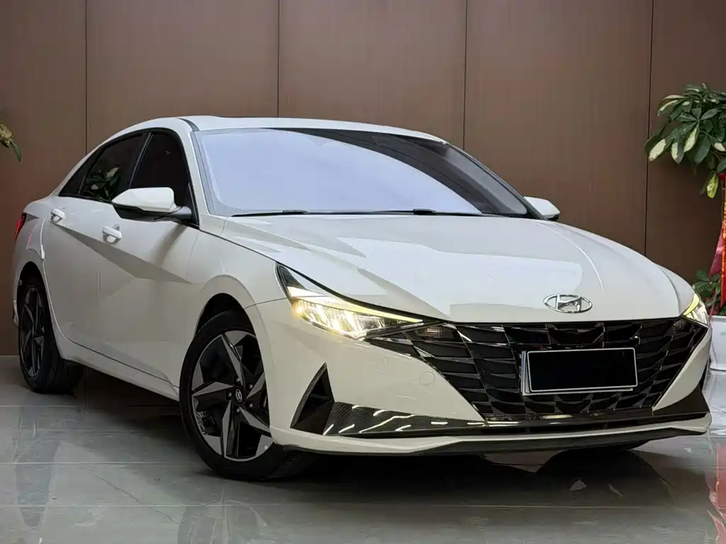 Hyundai Elantra — фото 3